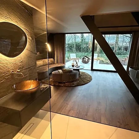 Le Petit Chateau Rekem Lodge *