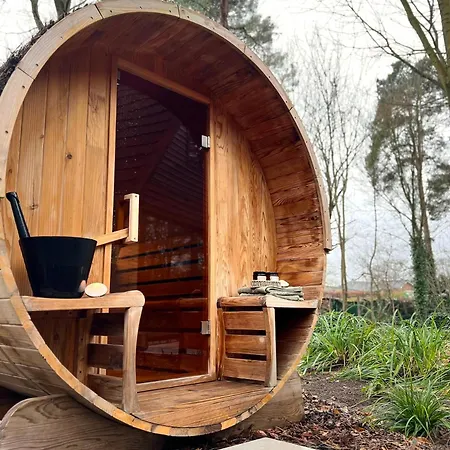 Le Petit Chateau Rekem Lodge *